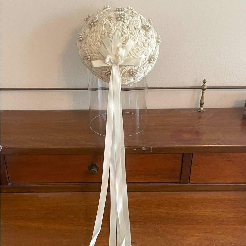 Wedding veil. Juliet cap style. Exquisite Antique. Hand made gorgeous. Lace - Picture 9 of 12